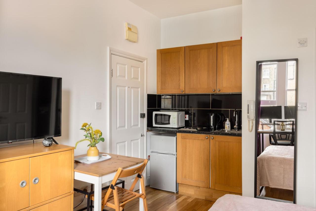 South Kensington Courtfield Gardens studio * Londra